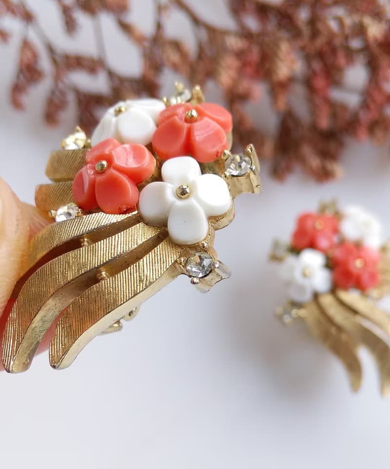 Vintage Jewelry 西洋古董飾品 TRIFARI 雙色花簇 夾式耳環