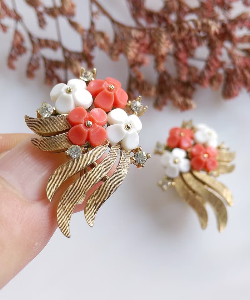 Vintage Jewelry 西洋古董飾品 TRIFARI 雙色花簇 夾式耳環