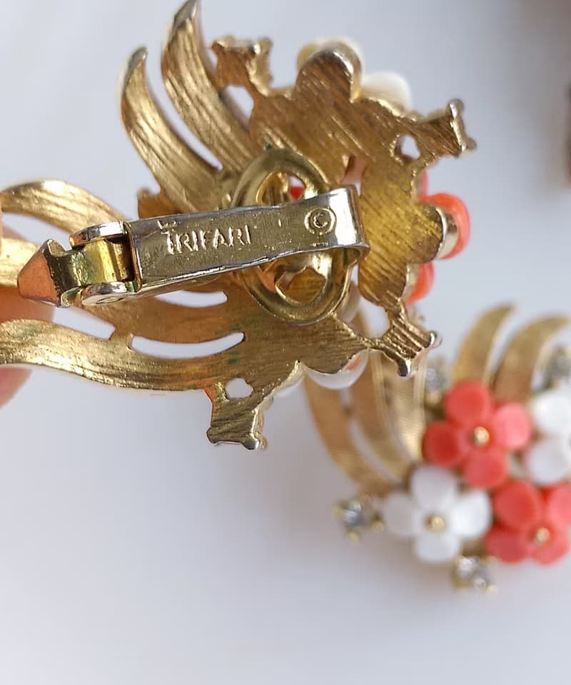 Vintage Jewelry 西洋古董飾品 TRIFARI 雙色花簇 夾式耳環