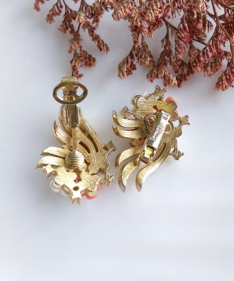 Vintage Jewelry 西洋古董飾品 TRIFARI 雙色花簇 夾式耳環