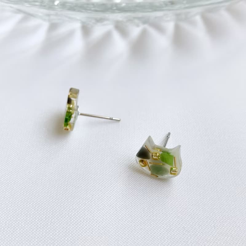 簡約貓貓。天然石 綠磷灰 綠碧玉 黑曜石 招財避邪 抗敏耳針 耳夾