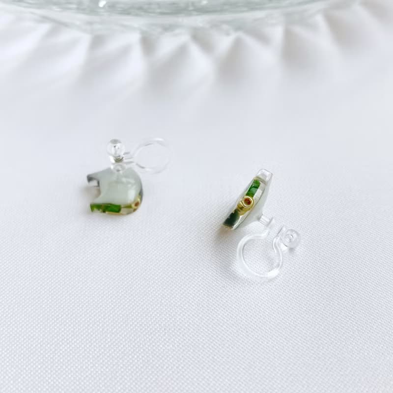 簡約貓貓。天然石 綠磷灰 綠碧玉 黑曜石 招財避邪 抗敏耳針 耳夾