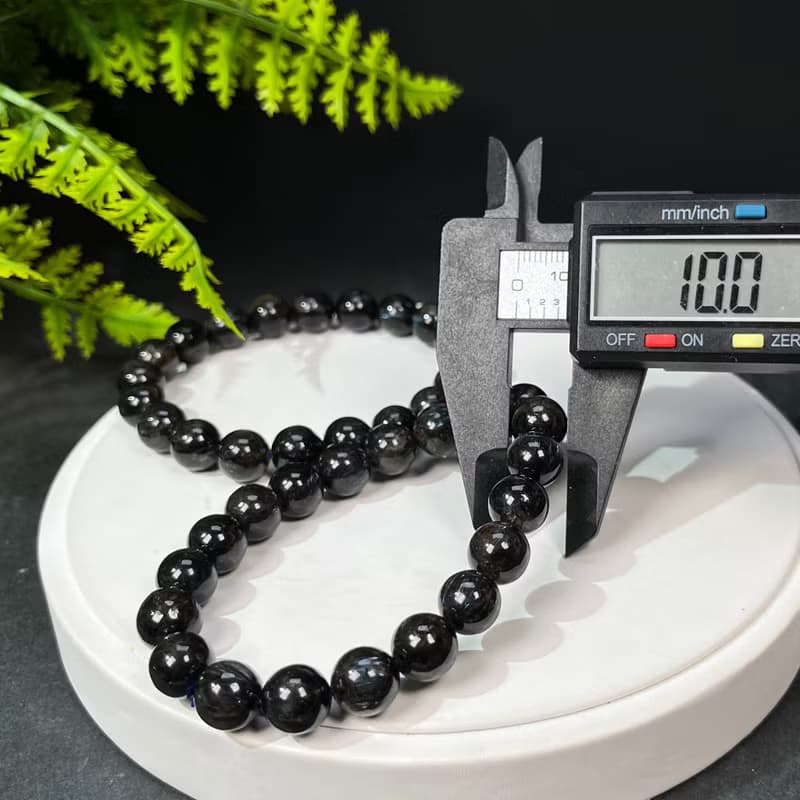 藍閃石共生石榴石手釧 10mm 飄金屬礦 煙花綻放 靈性冥想直覺