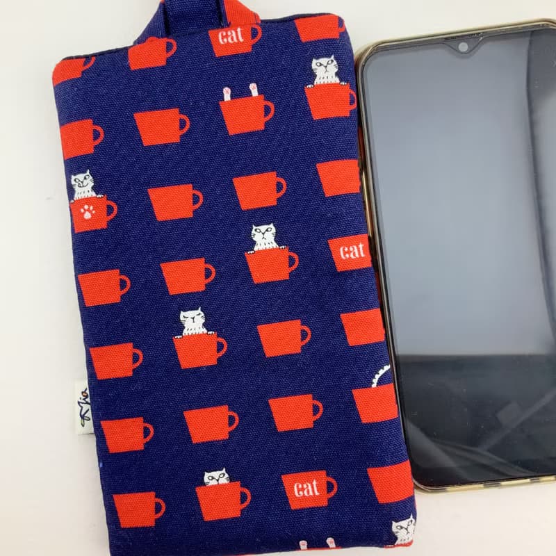 鋪棉手機套。NG 品出清