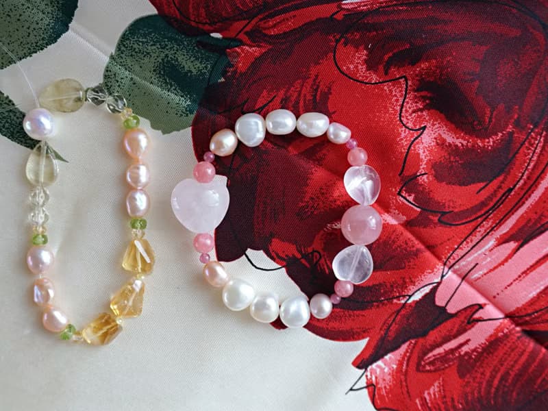 【日本製】ローズクォーツ、インカローズ、淡水パール。愛と女性性を開花させる美しい天然石デザインブレスレット