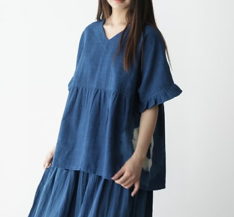 【棉麻手工藍染】V領荷葉邊袖子寬松可愛上衣