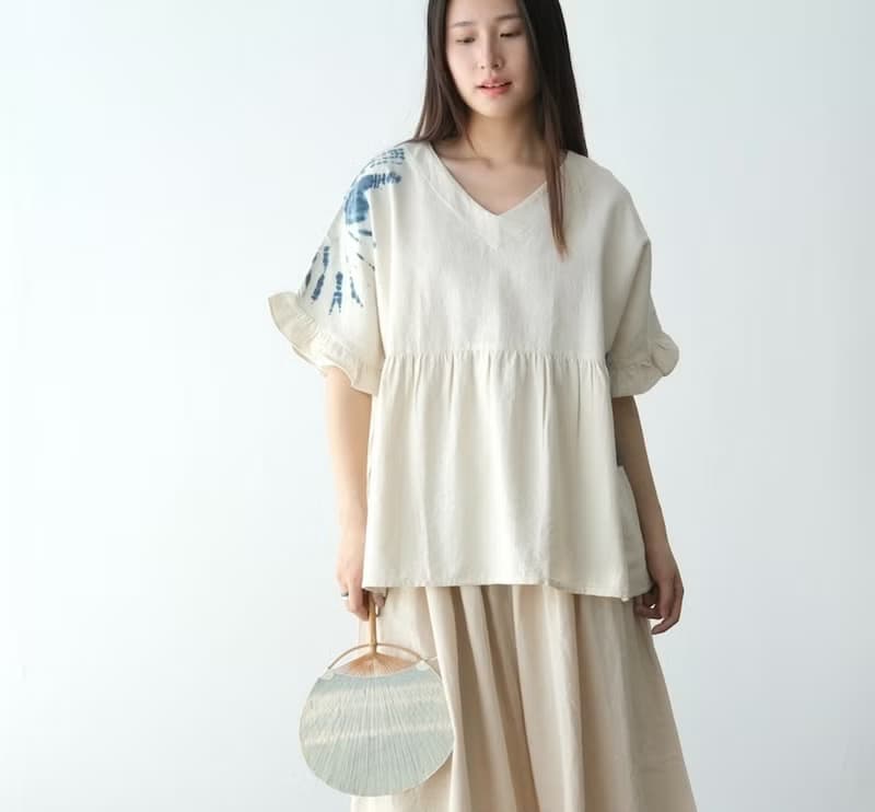 【棉麻手工藍染】V領荷葉邊袖子寬松可愛上衣