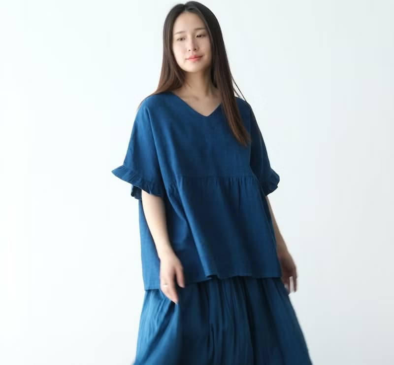 【棉麻手工藍染】V領荷葉邊袖子寬松可愛上衣