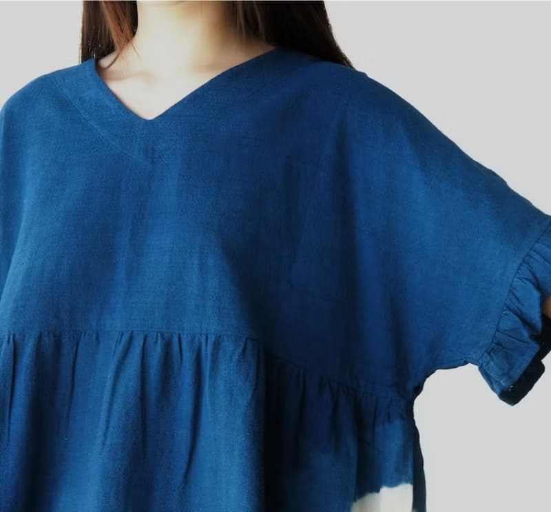 【棉麻手工藍染】V領荷葉邊袖子寬松可愛上衣