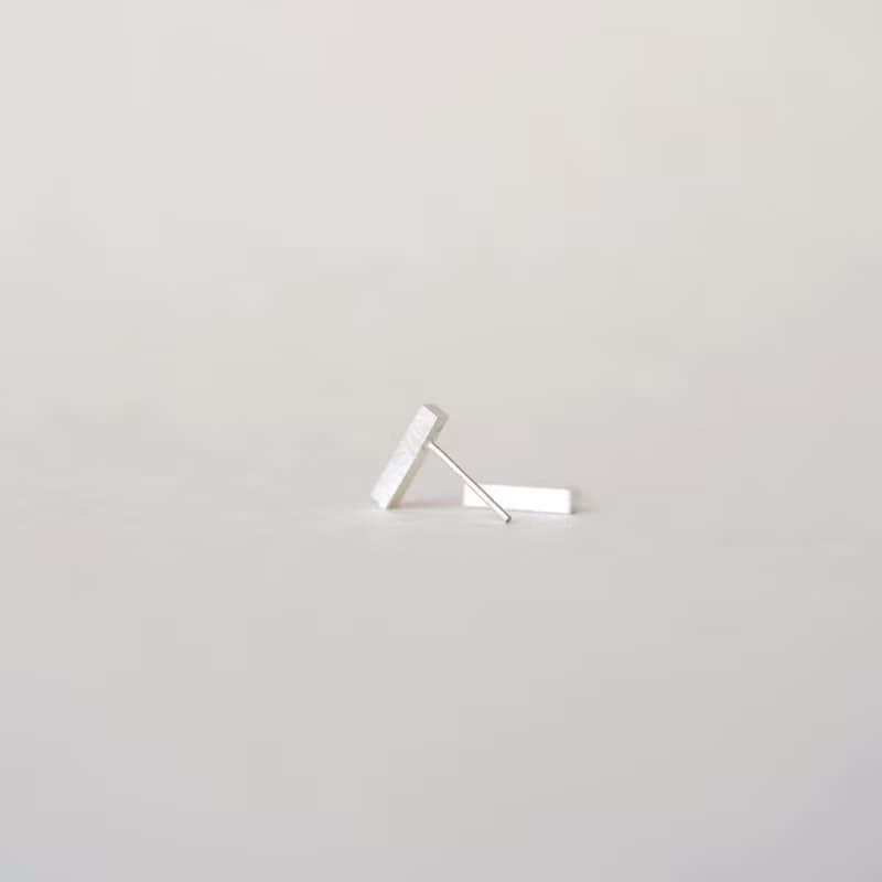 スティックシンプルピアス / イヤリングクリップ