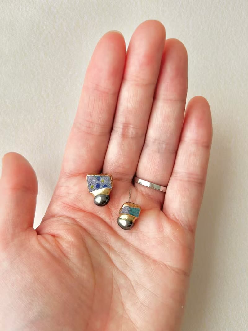 京焼　金継ぎ　サージカルステンレスピアス　紫　絵付け　淡水パール　ブラックピーコック　天然石　 伝統工芸　No.162