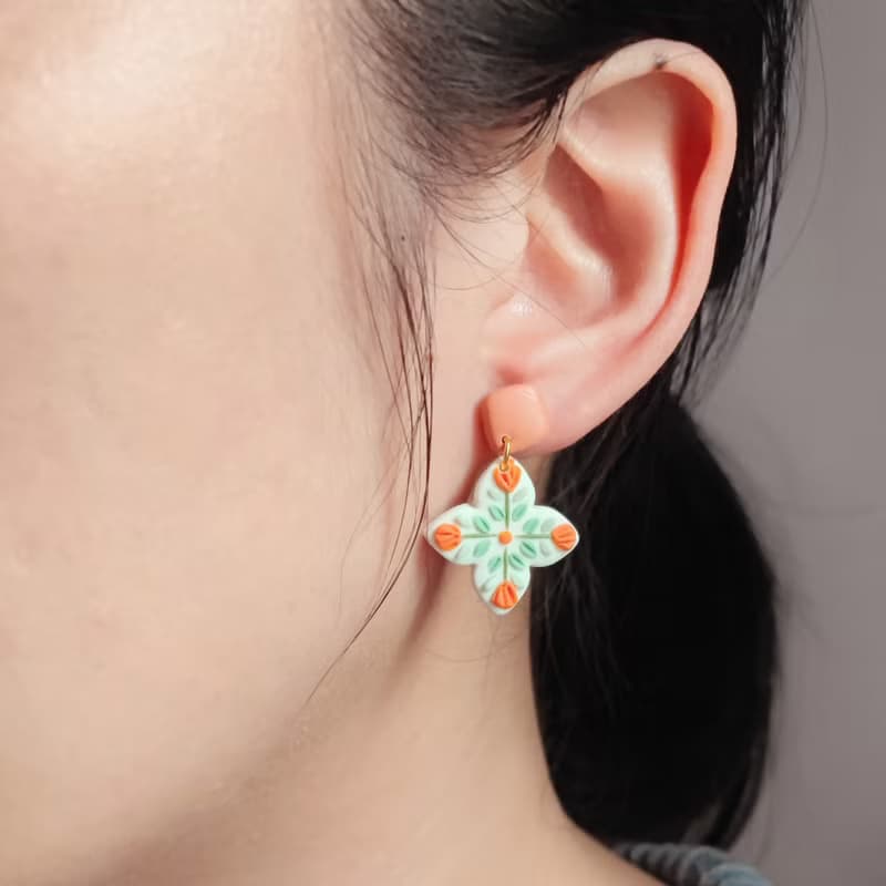 bi tile//四葉草形花磚手工軟陶耳環