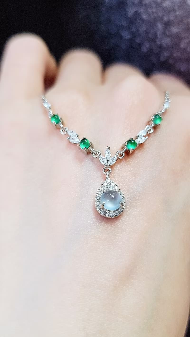 |優雅招財女神|A貨翡翠冰玻淡藍剛蛋面5mm純銀鍍18k項鏈