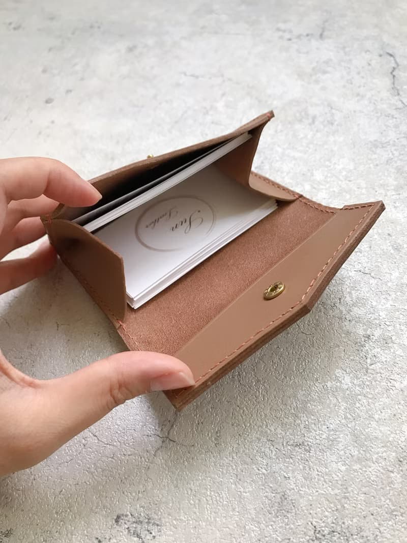 真皮皮革 經典款信封包名片夾 卡片 零錢包  (暗釦款)  情人節