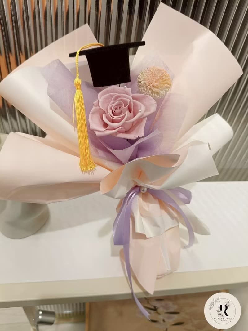 蘿莎花兒 日本永生玫瑰珍珠點綴系列 畢業小花束