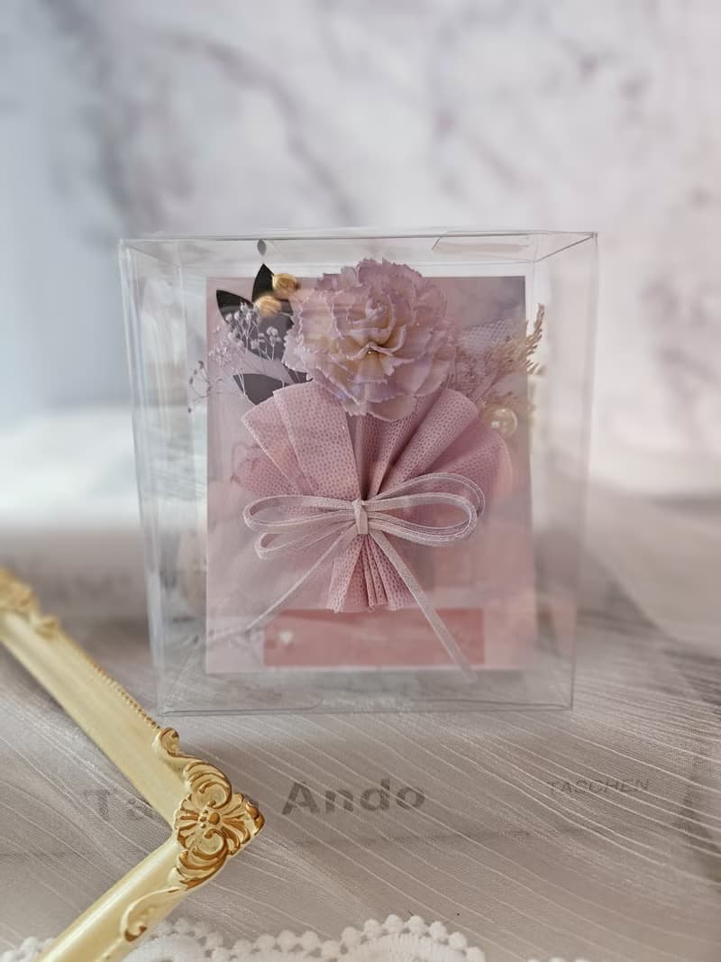 索拉康乃馨花束小卡 母親節花禮 乾燥花卡片