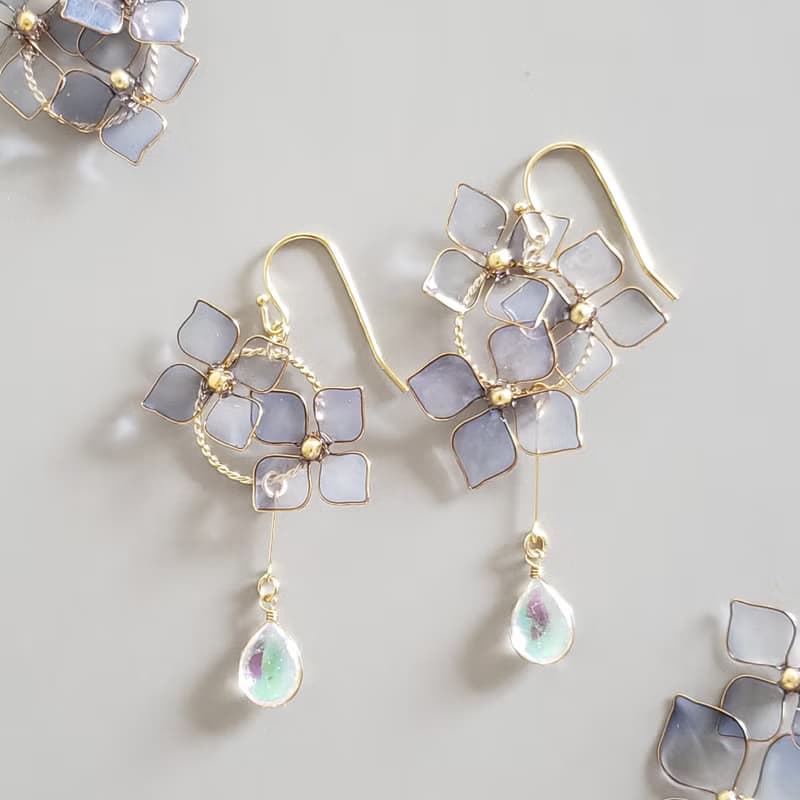 紫陽花と虹色雫のフックピアス or イヤリング