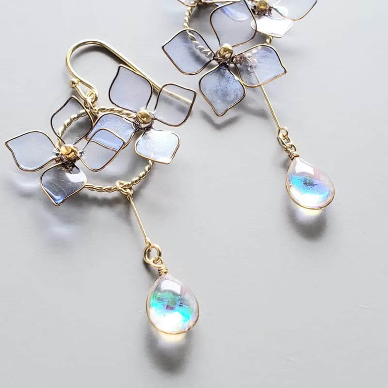 紫陽花と虹色雫のフックピアス or イヤリング