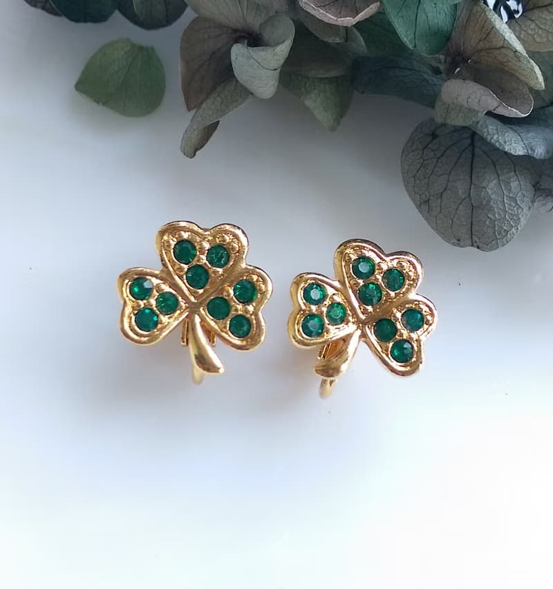 【西洋古董飾品 】AVON 小巧 幸運草 可愛 夾式耳環