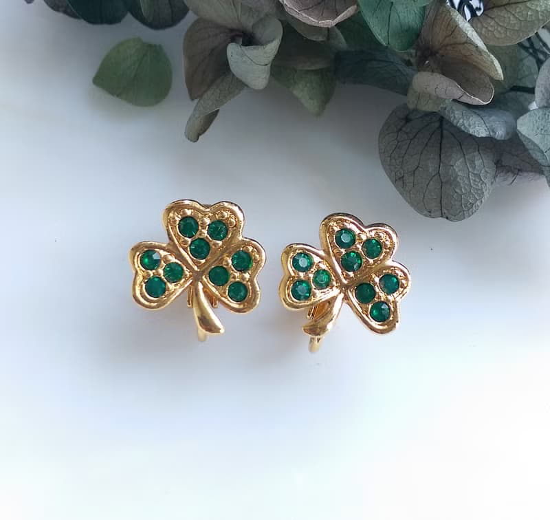 【西洋古董飾品 】AVON 小巧 幸運草 可愛 夾式耳環
