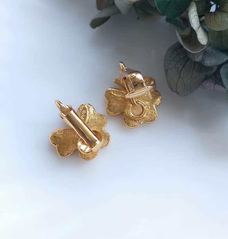 【西洋古董飾品 】AVON 小巧 幸運草 可愛 夾式耳環