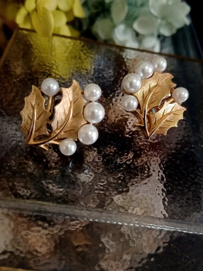 vintage jewelry Trifari 金色珍珠冬青葉 夾式耳環