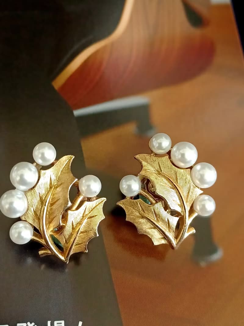 vintage jewelry Trifari 金色珍珠冬青葉 夾式耳環