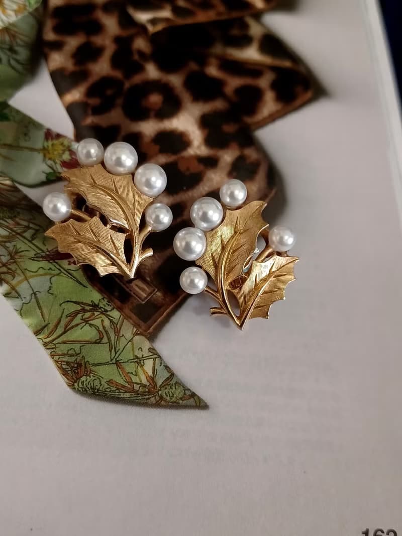 vintage jewelry Trifari 金色珍珠冬青葉 夾式耳環