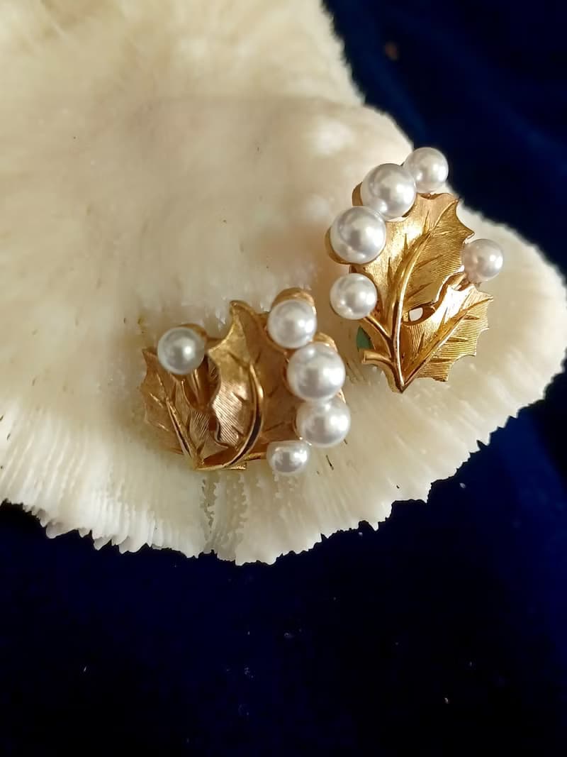 vintage jewelry Trifari 金色珍珠冬青葉 夾式耳環