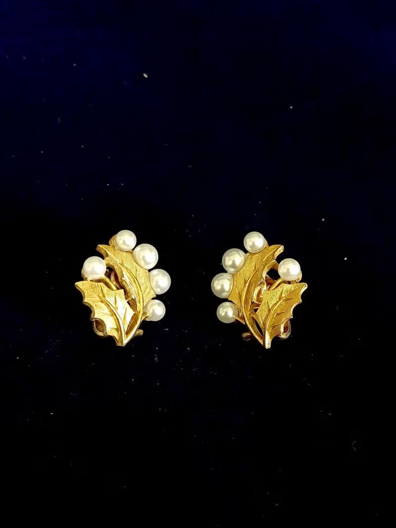 vintage jewelry Trifari 金色珍珠冬青葉 夾式耳環