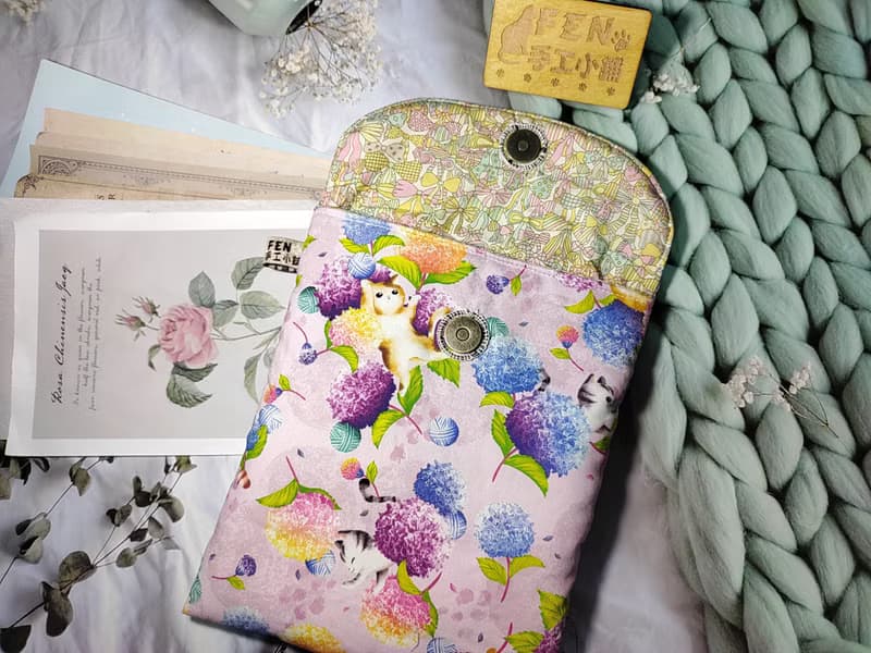 彩色噴墨系列-粉紫繡球花貓款防撥水牛津布款電子書保護套-7.8吋