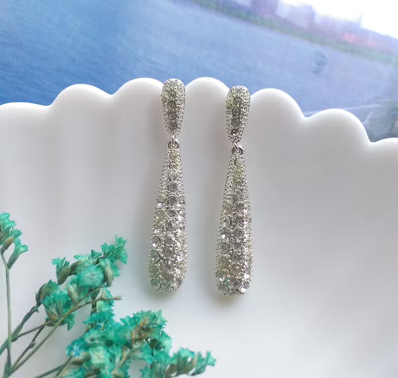 Vintage Jewelry 西洋古董飾品 銀色調 長水滴 優雅 針式耳環