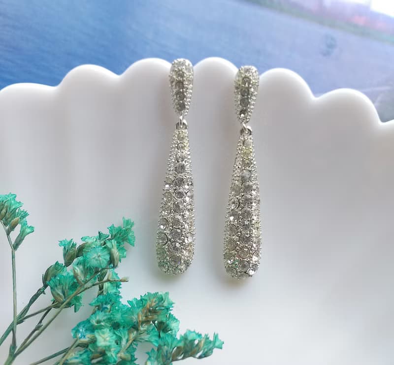Vintage Jewelry 西洋古董飾品 銀色調 長水滴 優雅 針式耳環