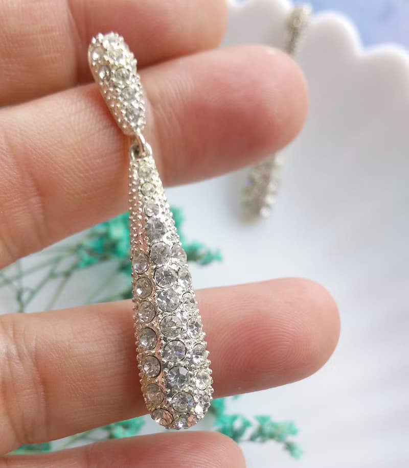 Vintage Jewelry 西洋古董飾品 銀色調 長水滴 優雅 針式耳環