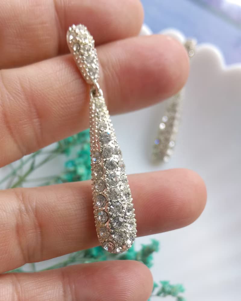 Vintage Jewelry 西洋古董飾品 銀色調 長水滴 優雅 針式耳環