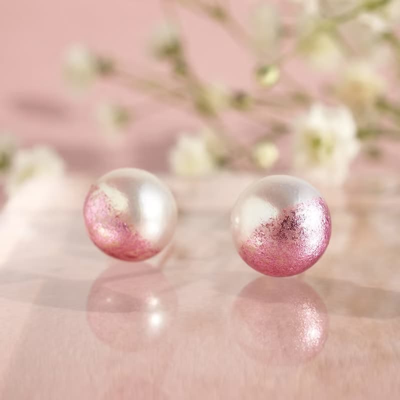 日本製　春の新色　桜ピンクとホワイトのパールピアス　イヤリング