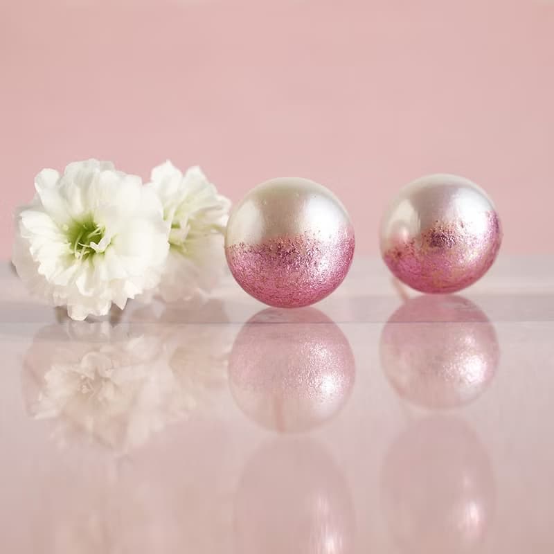 日本製　春の新色　桜ピンクとホワイトのパールピアス　イヤリング