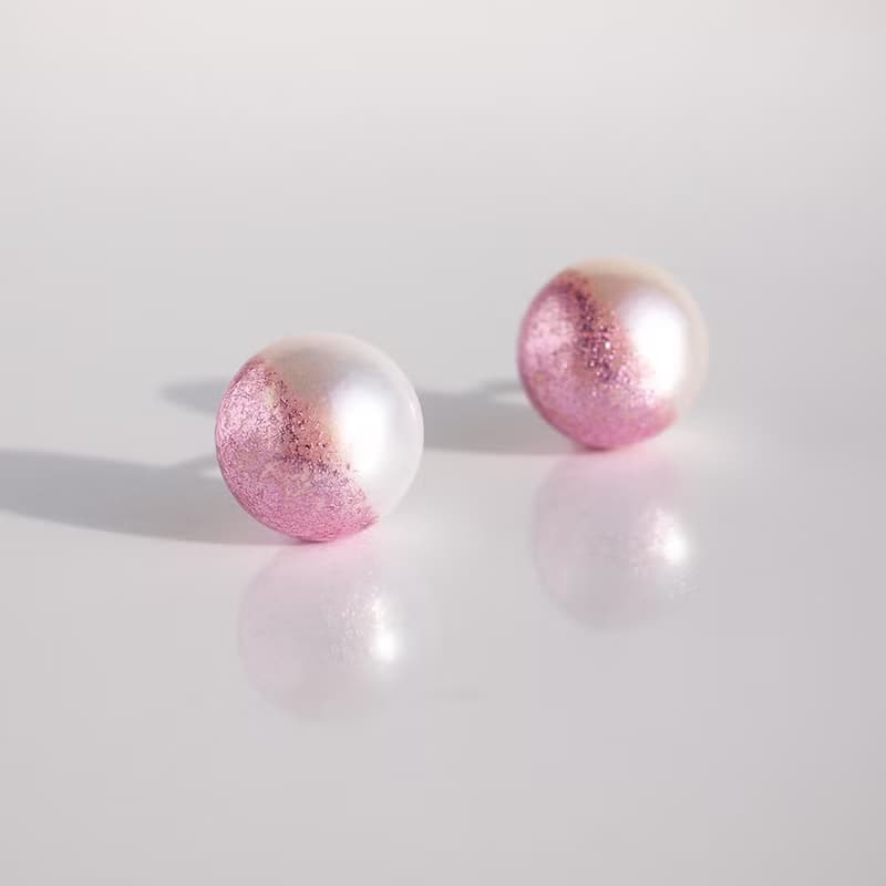 日本製　春の新色　桜ピンクとホワイトのパールピアス　イヤリング