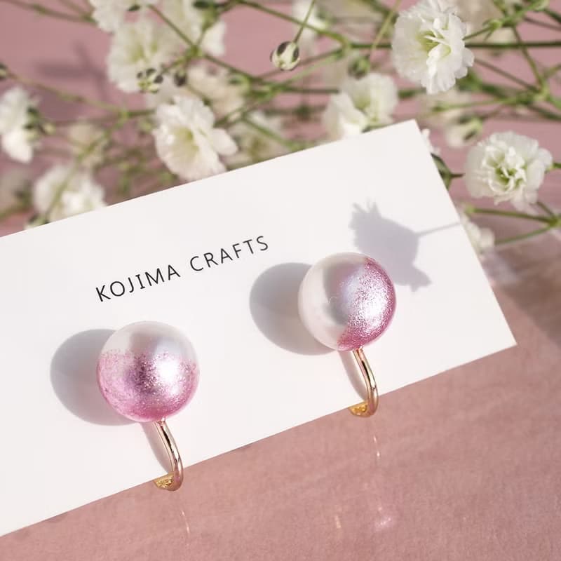 日本製　春の新色　桜ピンクとホワイトのパールピアス　イヤリング