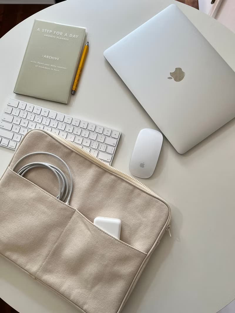 韓國 The Ally | BERRY DIGITAL 13' POUCH | 米白/黃色 | 電腦袋