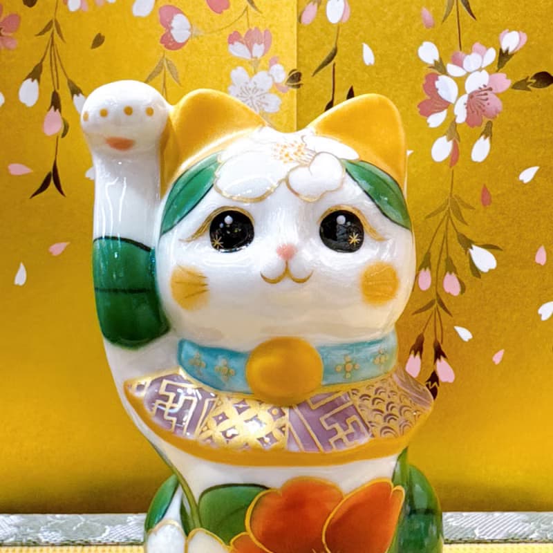 【白椿盈福】日本清水燒招財貓 | 色繪白地 - 椿花
