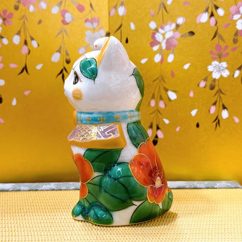 【白椿盈福】日本清水燒招財貓 | 色繪白地 - 椿花