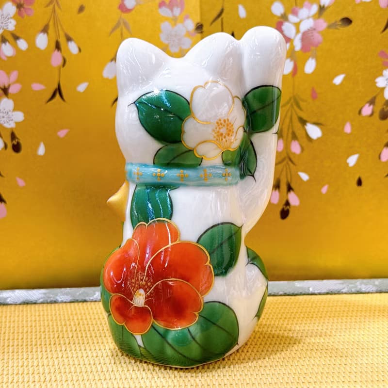 【白椿盈福】日本清水燒招財貓 | 色繪白地 - 椿花