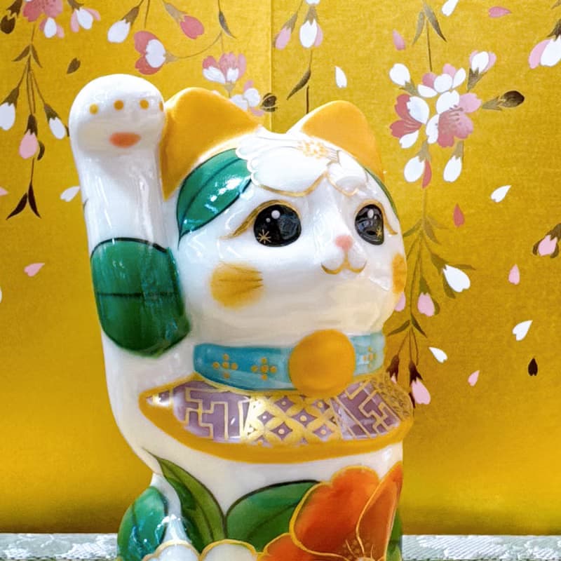 【白椿盈福】日本清水燒招財貓 | 色繪白地 - 椿花