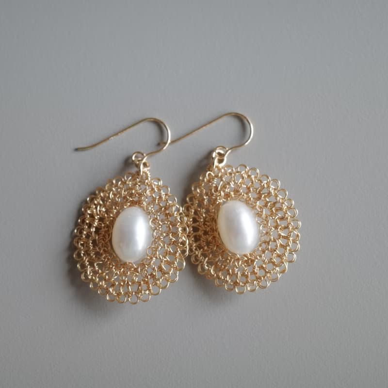 雫珍珠 – 金屬鉤織耳飾 金色