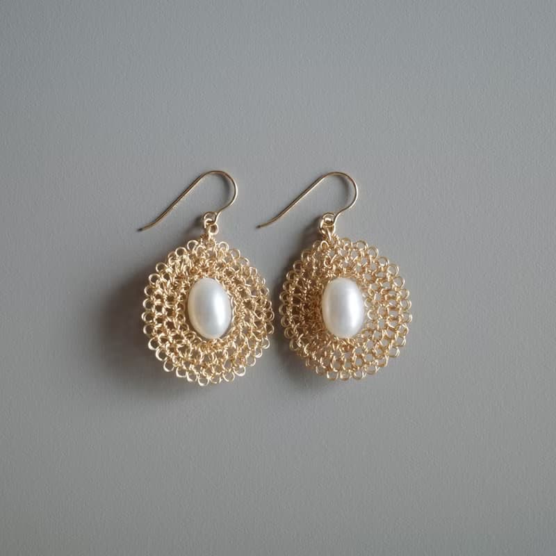 雫珍珠 – 金屬鉤織耳飾 金色