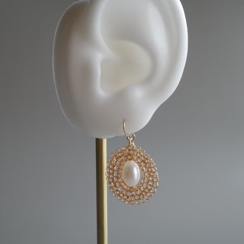 雫珍珠 – 金屬鉤織耳飾 金色