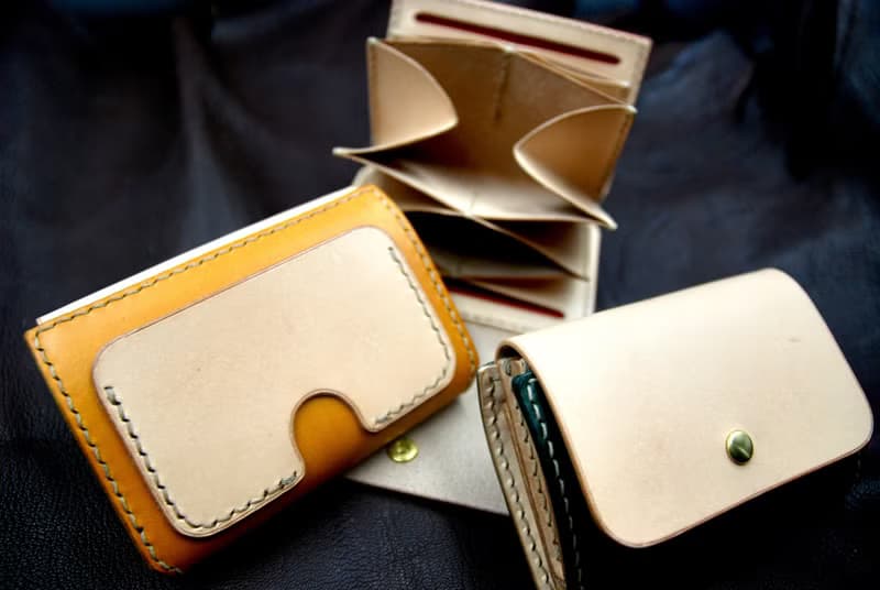 ハーフサイズウォレット お札が折れない 手のひらサイズ