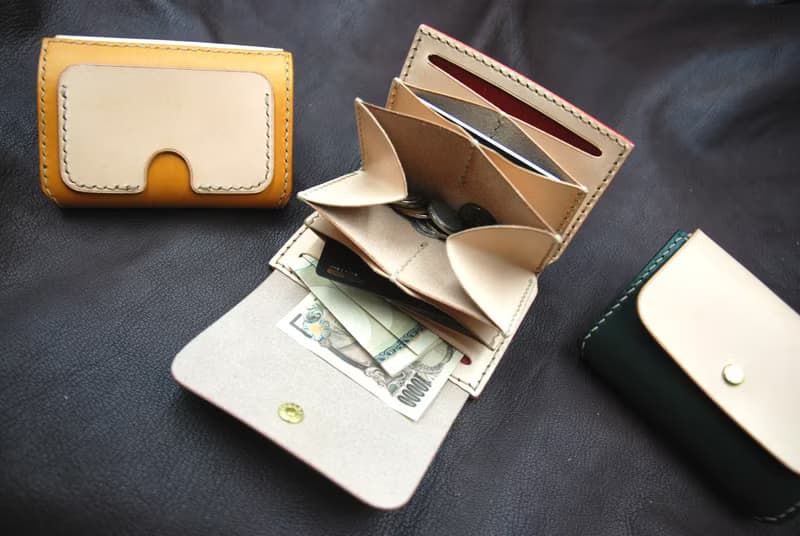ハーフサイズウォレット お札が折れない 手のひらサイズ