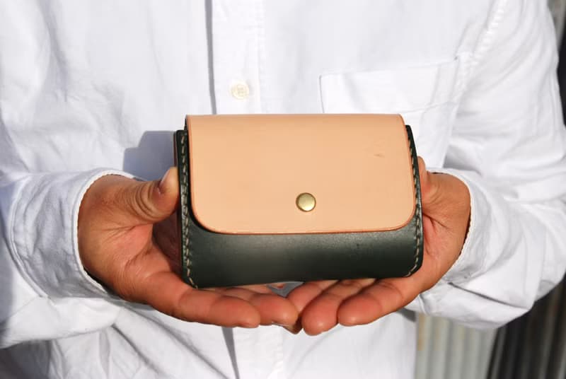 ハーフサイズウォレット お札が折れない 手のひらサイズ